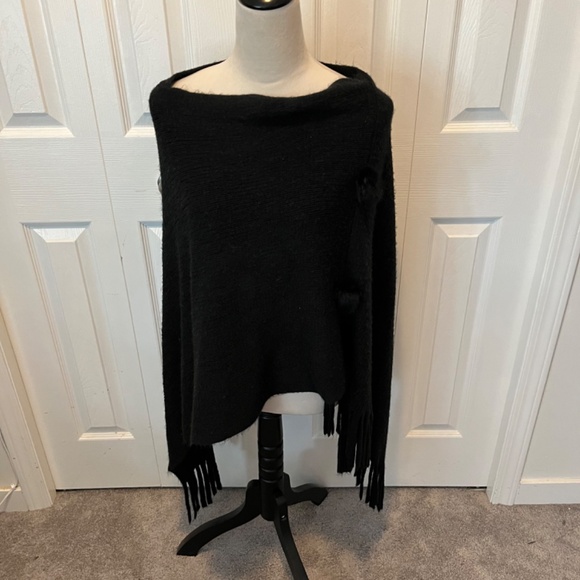 Women’s 100% Acrylic poncho - Picture 2 of 11